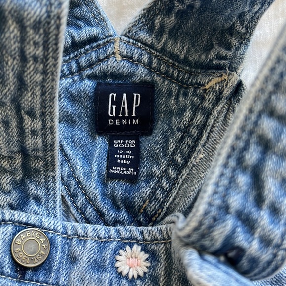 Gap baby denim overall shorts size 12-18m - Picture 3 of 6